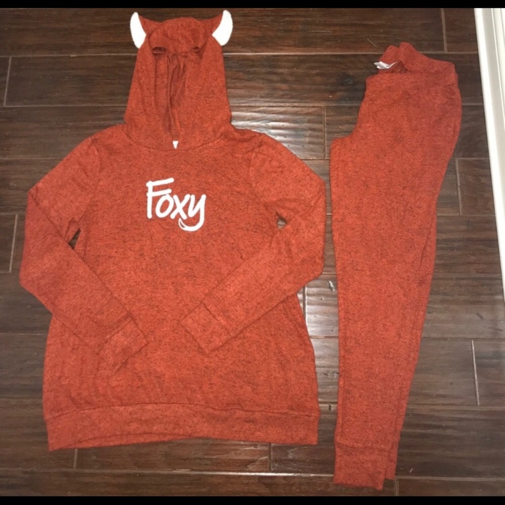 “Foxy” maternity sweat suit